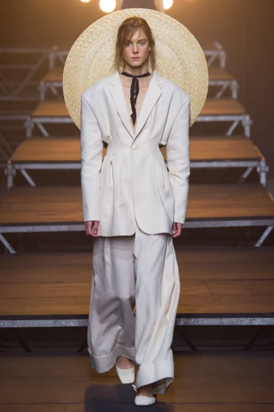 Look 14